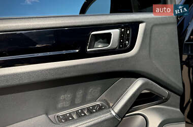 Внедорожник / Кроссовер Porsche Cayenne 2019 в 