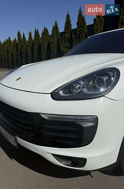 Позашляховик / Кросовер Porsche Cayenne 2015 в 
