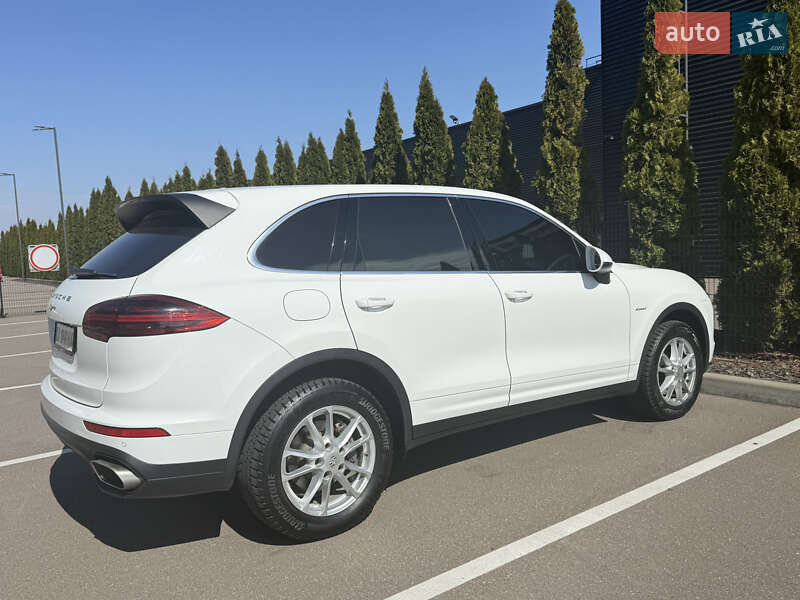 Внедорожник / Кроссовер Porsche Cayenne 2015 в Киеве