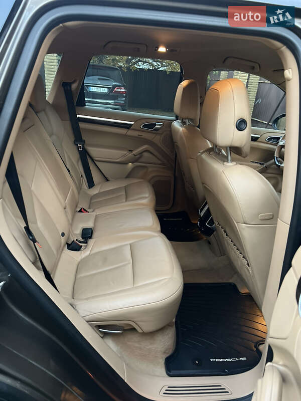 Внедорожник / Кроссовер Porsche Cayenne 2012 в Киеве