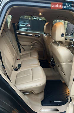 Позашляховик / Кросовер Porsche Cayenne 2012 в 