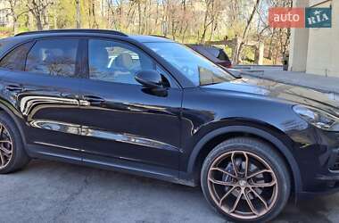 Внедорожник / Кроссовер Porsche Cayenne 2018 в 