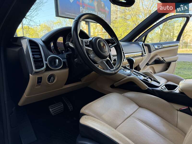 Внедорожник / Кроссовер Porsche Cayenne 2015 в Одессе