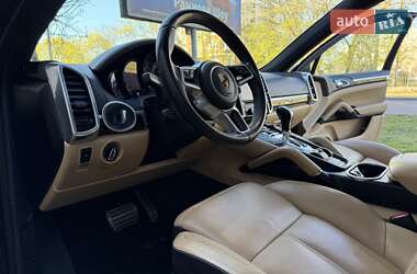 Внедорожник / Кроссовер Porsche Cayenne 2015 в 