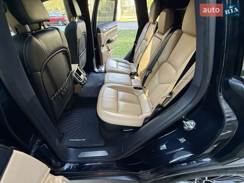 Внедорожник / Кроссовер Porsche Cayenne 2015 в Одессе