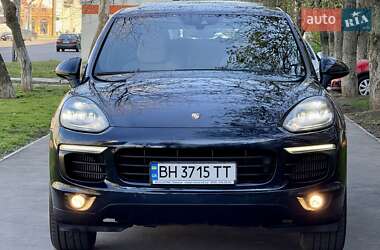 Внедорожник / Кроссовер Porsche Cayenne 2015 в 