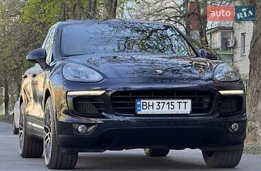 Внедорожник / Кроссовер Porsche Cayenne 2015 в 