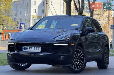 Внедорожник / Кроссовер Porsche Cayenne 2015 в 