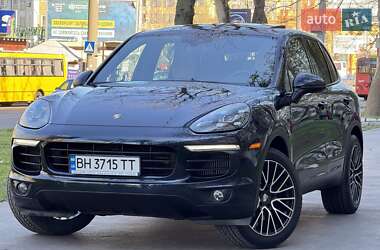 Внедорожник / Кроссовер Porsche Cayenne 2015 в 