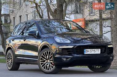 Внедорожник / Кроссовер Porsche Cayenne 2015 в 