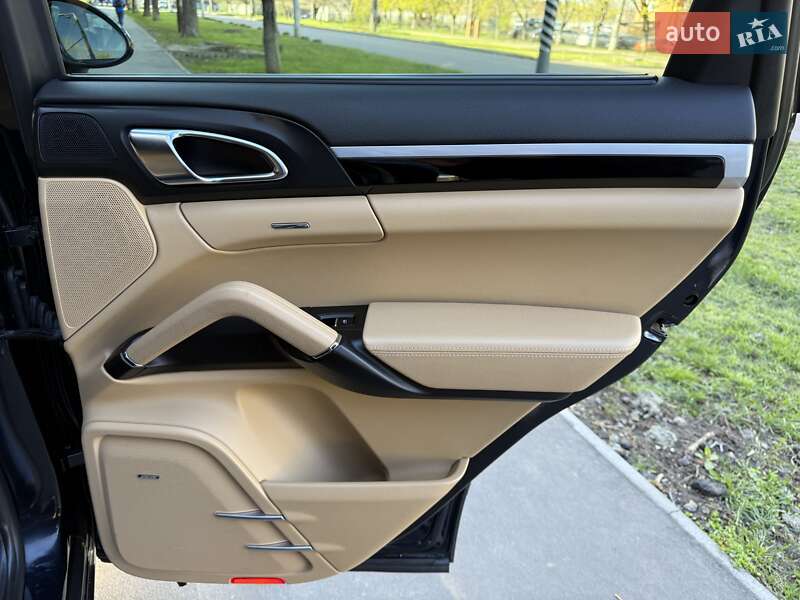 Внедорожник / Кроссовер Porsche Cayenne 2015 в Одессе