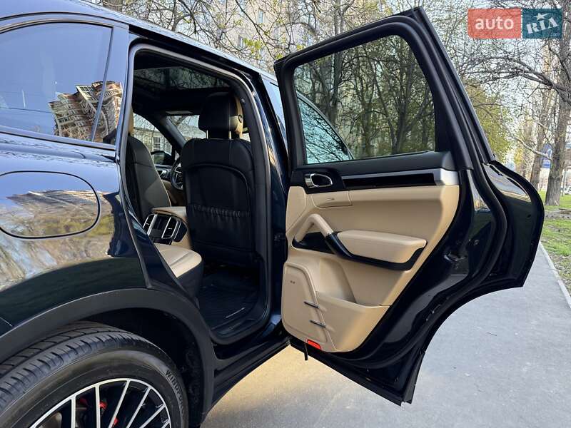 Внедорожник / Кроссовер Porsche Cayenne 2015 в Одессе