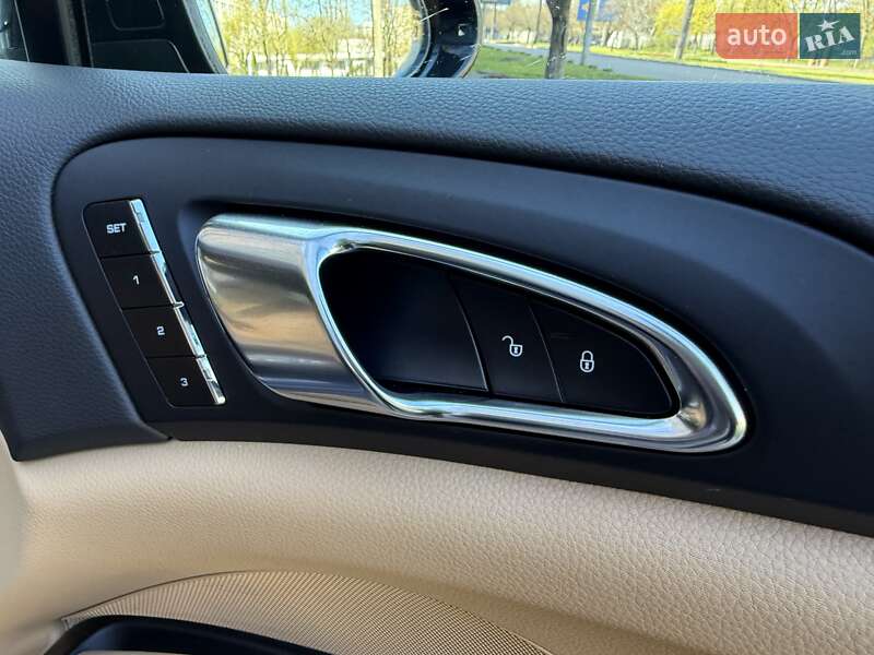 Внедорожник / Кроссовер Porsche Cayenne 2015 в Одессе