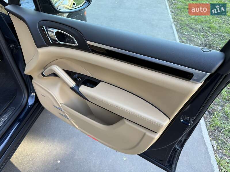 Внедорожник / Кроссовер Porsche Cayenne 2015 в Одессе