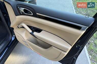 Внедорожник / Кроссовер Porsche Cayenne 2015 в 