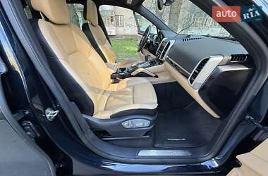 Внедорожник / Кроссовер Porsche Cayenne 2015 в 