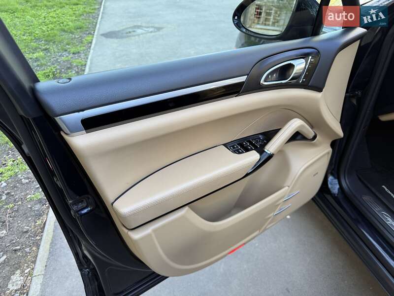 Внедорожник / Кроссовер Porsche Cayenne 2015 в Одессе