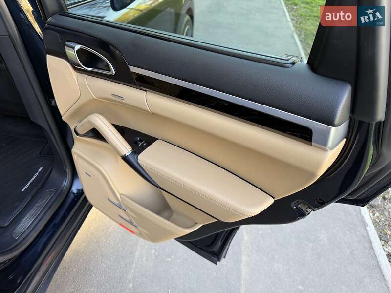 Внедорожник / Кроссовер Porsche Cayenne 2015 в Одессе