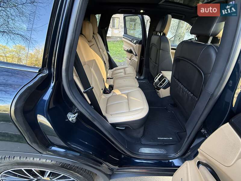 Внедорожник / Кроссовер Porsche Cayenne 2015 в Одессе