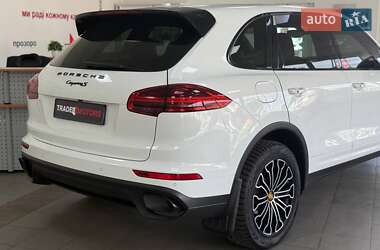 Внедорожник / Кроссовер Porsche Cayenne 2015 в 