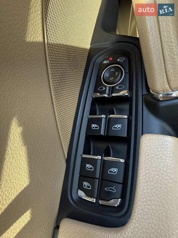 Внедорожник / Кроссовер Porsche Cayenne 2015 в Киеве