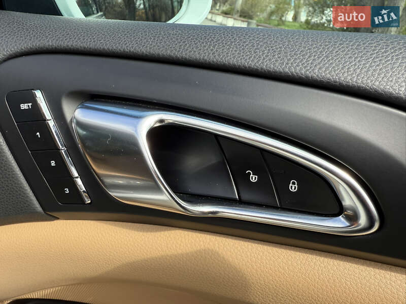 Внедорожник / Кроссовер Porsche Cayenne 2015 в Киеве