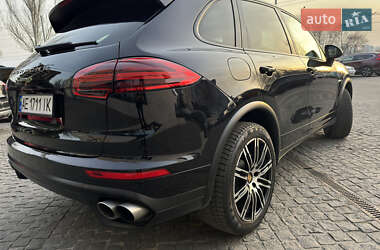 Внедорожник / Кроссовер Porsche Cayenne 2016 в 