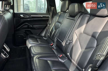 Внедорожник / Кроссовер Porsche Cayenne 2016 в 