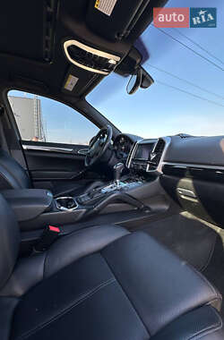 Внедорожник / Кроссовер Porsche Cayenne 2012 в 