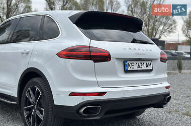 Внедорожник / Кроссовер Porsche Cayenne 2016 в 