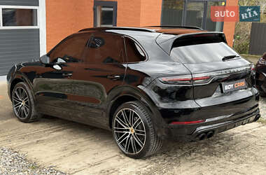 Внедорожник / Кроссовер Porsche Cayenne 2021 в 