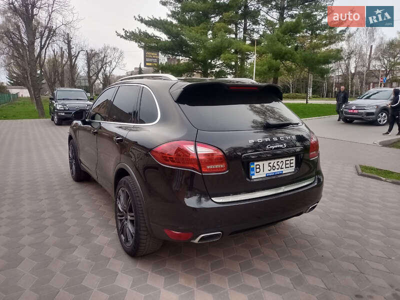 Внедорожник / Кроссовер Porsche Cayenne 2010 в 