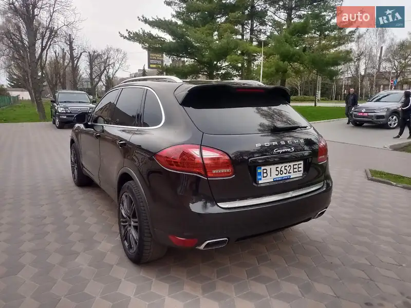 Внедорожник / Кроссовер Porsche Cayenne 2010 в 