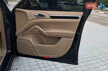 Позашляховик / Кросовер Porsche Cayenne 2012 в 