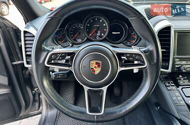 Позашляховик / Кросовер Porsche Cayenne 2015 в 