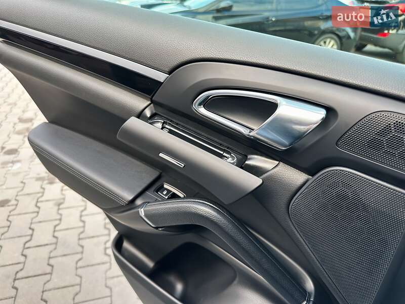 Внедорожник / Кроссовер Porsche Cayenne 2015 в Киеве фото 23 Внедорожник / Кроссовер Porsche Cayenne 2015 в Киеве