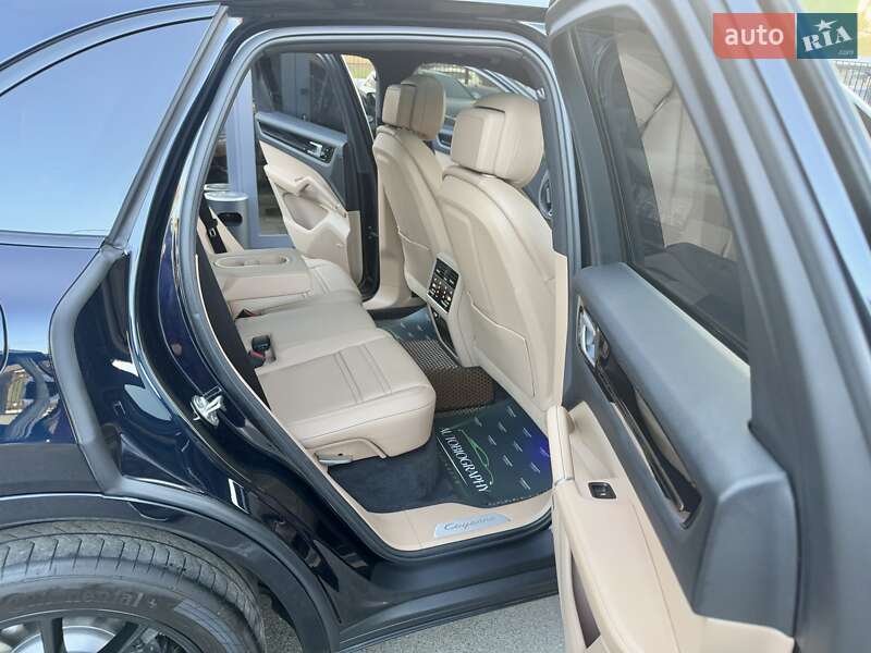 Внедорожник / Кроссовер Porsche Cayenne 2019 в Киеве