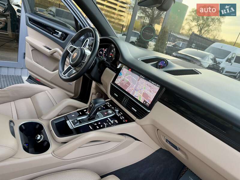 Внедорожник / Кроссовер Porsche Cayenne 2019 в Киеве