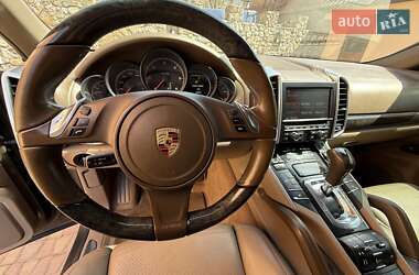 Позашляховик / Кросовер Porsche Cayenne 2012 в 