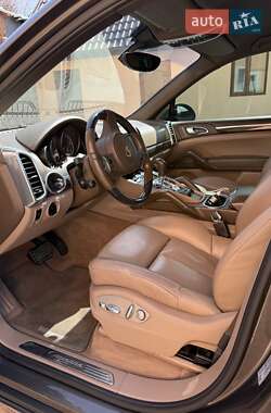 Позашляховик / Кросовер Porsche Cayenne 2012 в 