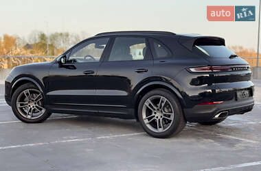 Позашляховик / Кросовер Porsche Cayenne 2023 в 