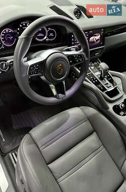 Позашляховик / Кросовер Porsche Cayenne 2022 в 