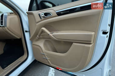 Внедорожник / Кроссовер Porsche Cayenne 2012 в 