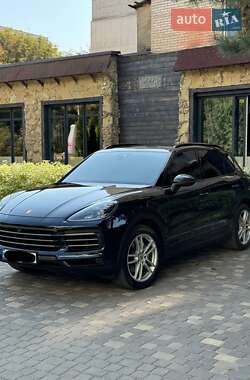 Внедорожник / Кроссовер Porsche Cayenne 2018 в 