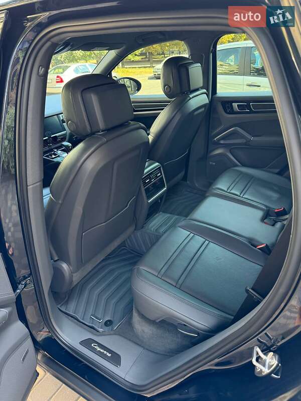 Внедорожник / Кроссовер Porsche Cayenne 2018 в Киеве