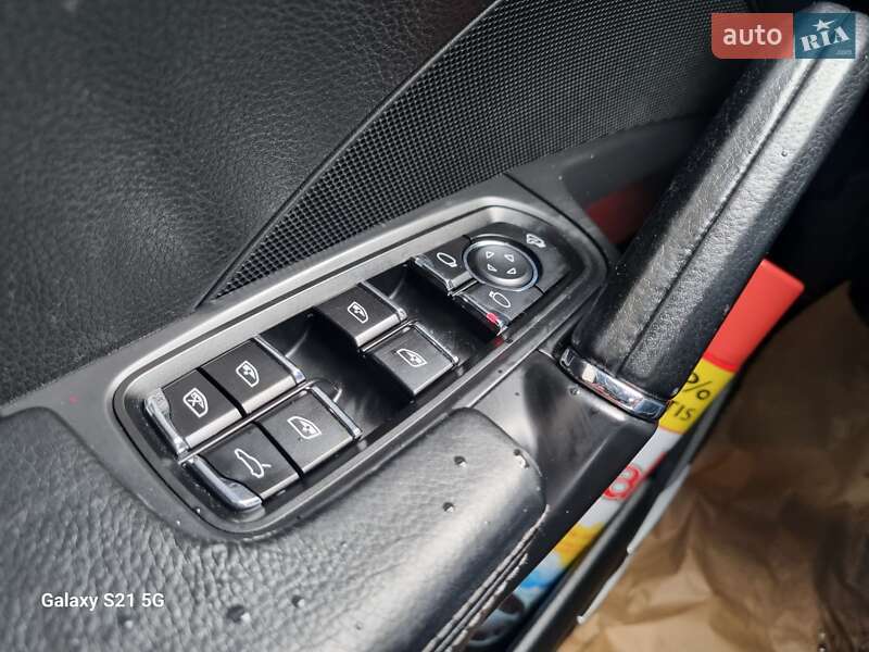 Внедорожник / Кроссовер Porsche Cayenne 2013 в Ровно