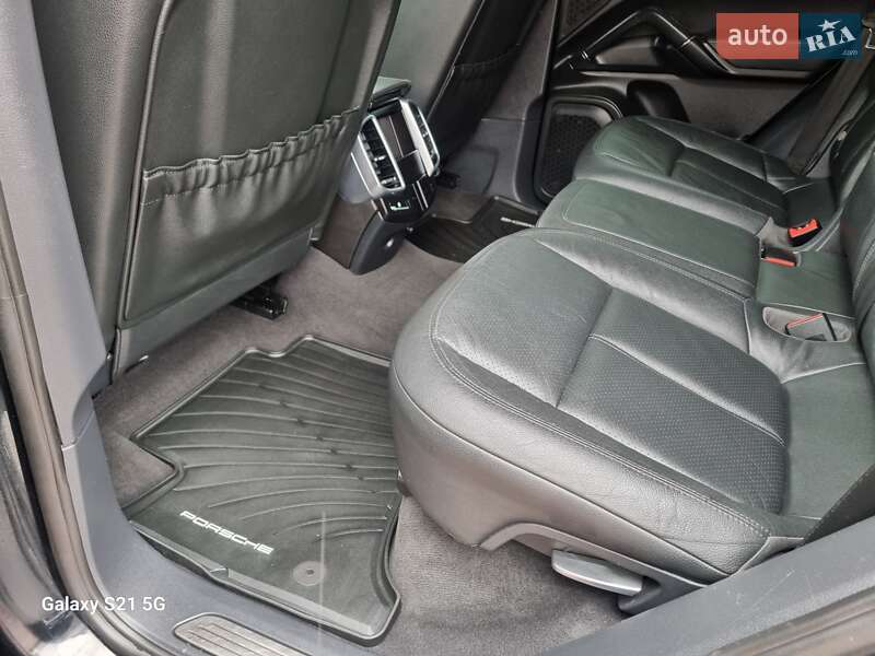 Внедорожник / Кроссовер Porsche Cayenne 2013 в Ровно