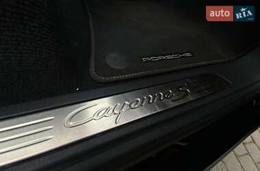 Внедорожник / Кроссовер Porsche Cayenne 2016 в 