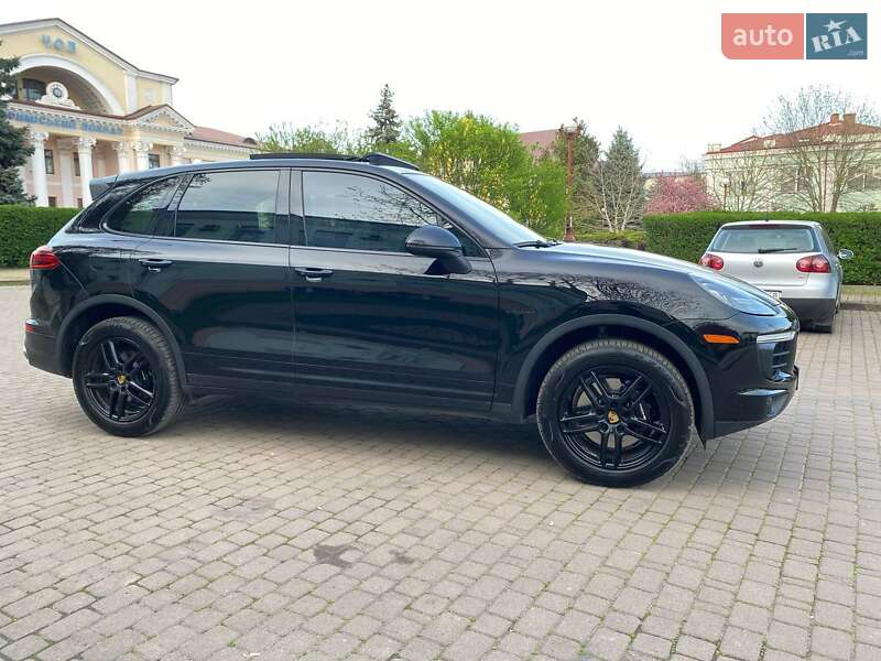 Внедорожник / Кроссовер Porsche Cayenne 2016 в Ужгороде