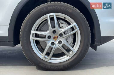 Позашляховик / Кросовер Porsche Cayenne 2012 в 
